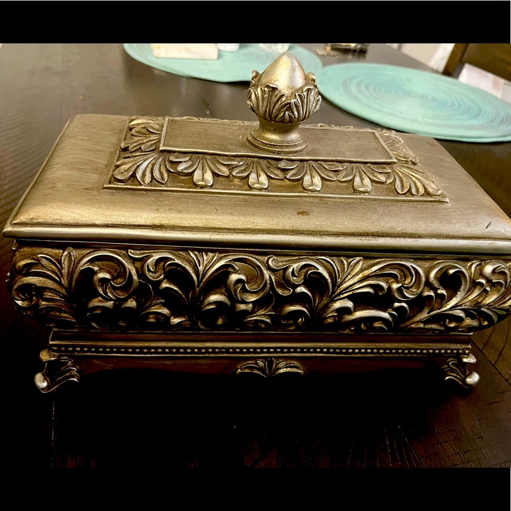 Jewelry box